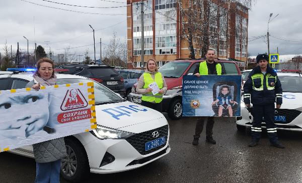 Госавтоинспекция Томского района и Родительский патруль продолжает контролировать перевозку детей в автомобилях Госавтоинспекция Томского района и Родительский патруль продолжает контролировать перевозку детей в автомобилях