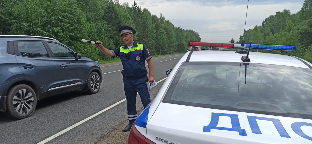 В Томском районе инспекторами ДПС «по горячим следам» задержан мужчина, подозреваемый в угоне и краже В Томском районе инспекторами ДПС «по горячим следам» задержан мужчина, подозреваемый в угоне и краже