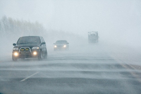 В связи с понижением температуры воздуха томская Госавтоинспекция призывает водителей соблюдать осторожность