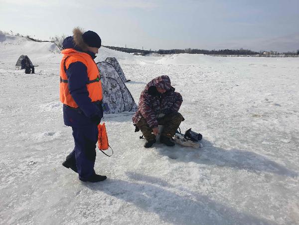 В Томской области стартовал пятый этап акции «Безопасный лёд» В Томской области стартовал пятый этап акции «Безопасный лёд»