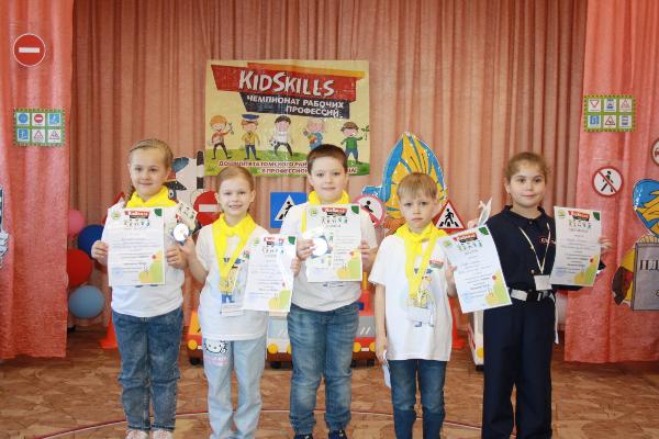 Юные инспекторы ГИБДД соревновались на площадке чемпионата по профессиональному мастерству Юные инспекторы ГИБДД соревновались на площадке чемпионата по профессиональному мастерству