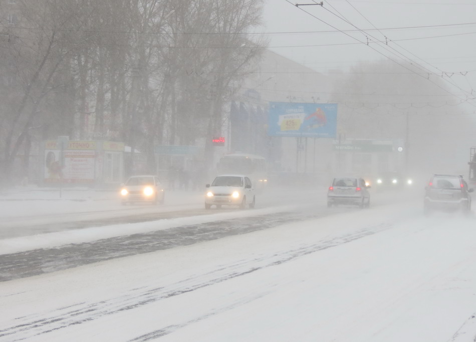 Снегопад, метели и усиление ветра сохраняются в Томском районе