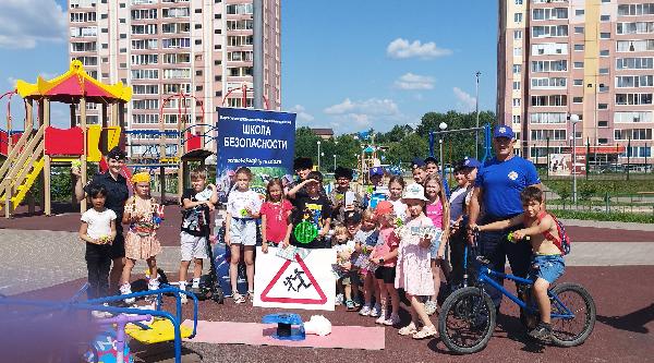 «#БезДТП во дворе» призывают сотрудники ГИБДД и «Школа безопасности» «#БезДТП во дворе» призывают сотрудники ГИБДД и «Школа безопасности»