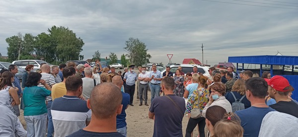 Сотрудники Госавтоинспекции приняли участие в открытом диалоге с жителями Корнилово Сотрудники Госавтоинспекции приняли участие в открытом диалоге с жителями Корнилово