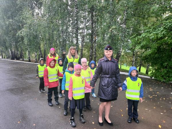 Госавтоинспекция и родительский патруль провели практическое занятие для школьников с.Богашево Госавтоинспекция и родительский патруль провели практическое занятие для школьников с.Богашево