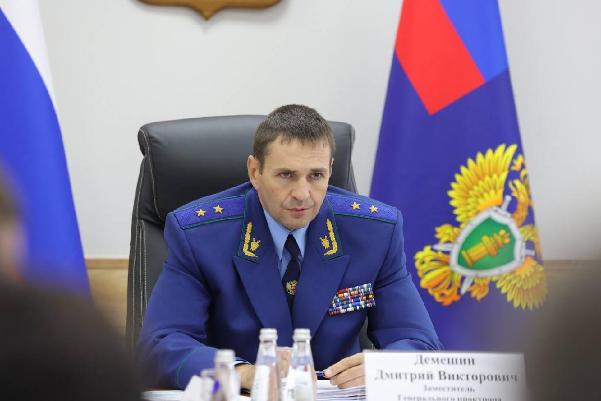 Заместитель Генерального прокурора России Дмитрий Демешин в ходе рабочего визита провел в прокуратуре Томской области оперативные совещания Заместитель Генерального прокурора России Дмитрий Демешин в ходе рабочего визита провел в прокуратуре Томской области оперативные совещания